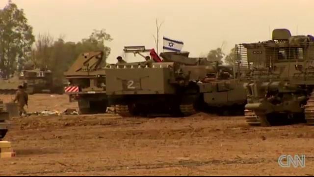 Israel : Tanks and Troops massing at Gaza Boarder in preparation for all out war (Nov 17, 2012)