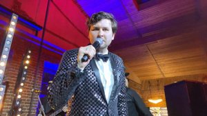 Между нами Молния! Стиляги Band открывают корпоративный кавер сезон