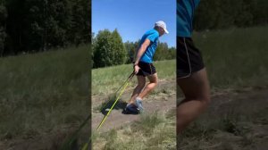 Бежим и идём в гору с помощью палочек, техника выполнения.