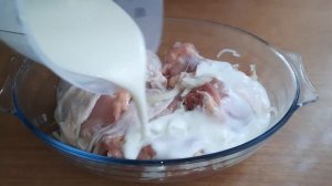 КУРИНЫЕ БЁДРЫШКИ МАРИНОВАННЫЕ В КЕФИРЕ, ЗАПЕЧЁНЫЕ в ДУХОВКЕ. МЯСО ПОЛУЧАЕТСЯ НЕЖНОЕ и ВКУСНОЕ.