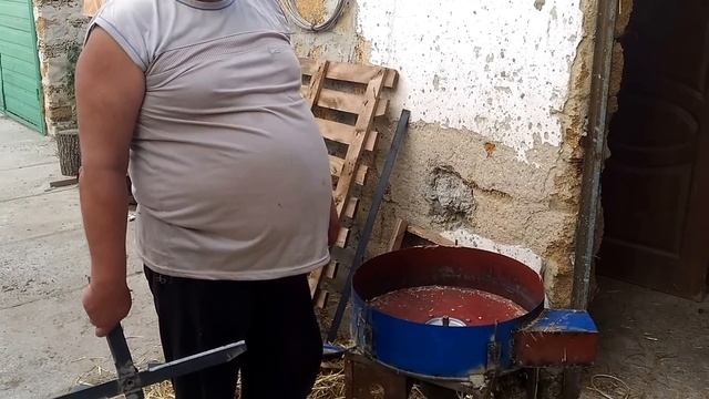 Соломорезка своими руками, она ест всё / Best Straw Chopper