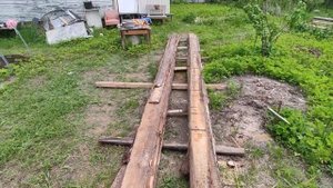Легкий способ быстро распилить старые доски бензопилой