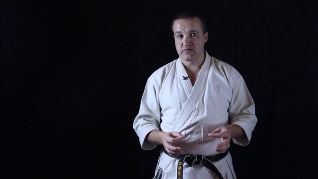 Круговые удары в КАРАТЭ. Зачем их "выпрямляют"? смотреть онлайн