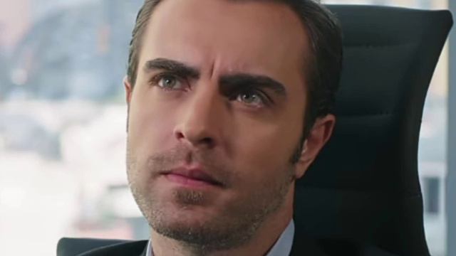 El detective Dilan está en el trabajo.- Kan Cicekleri (Flores de Sangre) Capitulo 261 P
