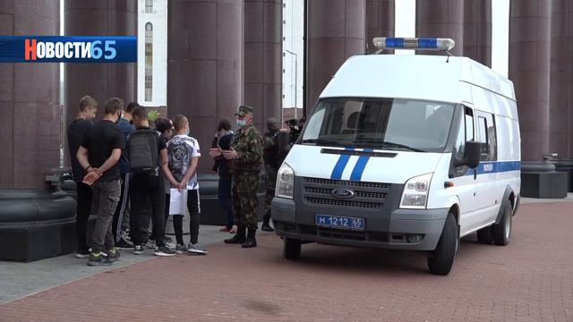 Сотрудники Росгвардии показали как действует спецподразделение при обнаружении опасных веществ. смотреть онлайн