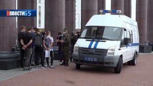 Сотрудники Росгвардии показали как действует спецподразделение при обнаружении опасных веществ.