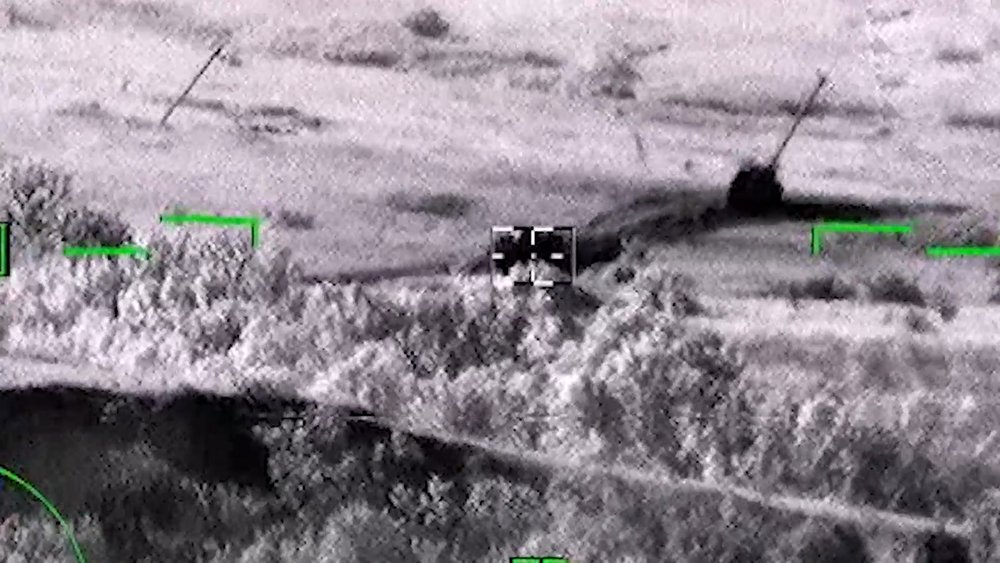 Минобороны показало уничтожение бронетранспортера ВСУ вертолетом Ка-52 / События на ТВЦ