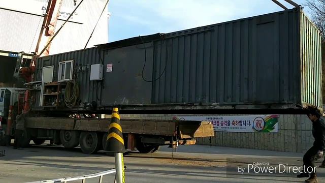 LIEBHERR - MOBILE. crane.high lifting container.