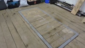 Смотровая яма из железных дверей