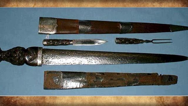 Самое значимое для шотландца оружие - дирк и скин ду
