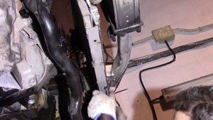 Ремонт автомобиля Renault Clio 2006, замена радиатора охлаждения