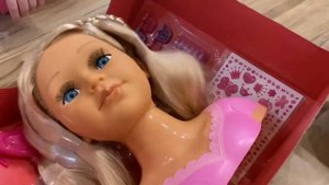 Распаковка куклы-манекена для создания причёсок Demi Star