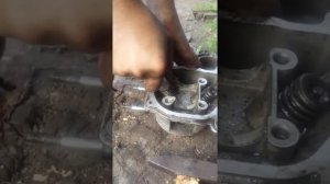 мопед 4 т, замена масло съемных колпачков