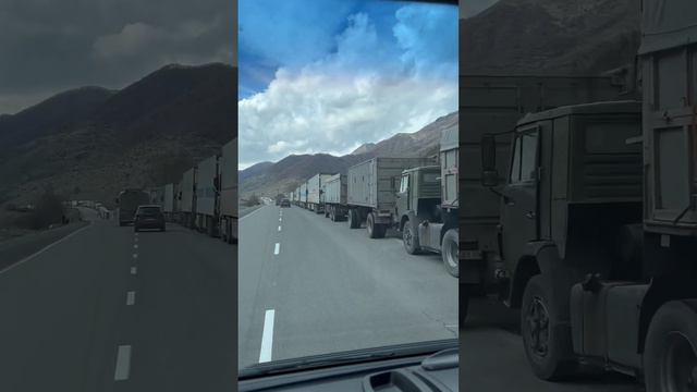 Почему в России привозные продукты часто плохие. Trucks way to #Russia border