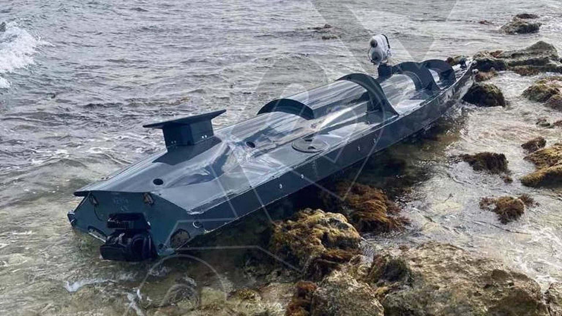 Какой корабль атаковали. Посейдон беспилотный подводный аппарат. Подводный беспилотник в Севастополе. Лодка беспилотник в Севастополе. Подводный аппарат AUV-200.