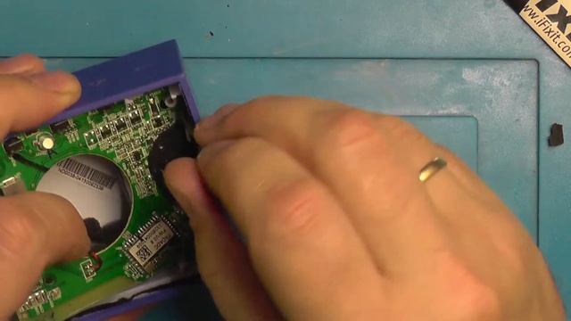 Разборка колонки JBL GO с заменой аккумулятора смотреть онлайн