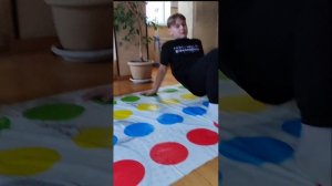 СЫГРАЛ С ДРУЗЬЯМИ В ТВИСТЕР!!!