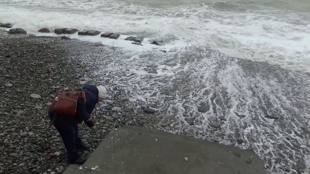 Зимуем на юге. Золотая лихорадка. Что выбрасывает бушующее море? Отель Ширак. Лазаревское Сочи смотреть онлайн