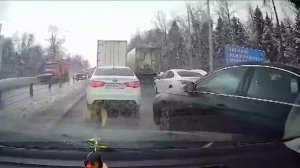 Ты не ты, когда тебя не пускают в ряд. Шлагбаум