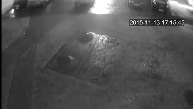 В Йошкар-Оле хулиган в темноте царапает чужие автомобили гвоздем смотреть онлайн