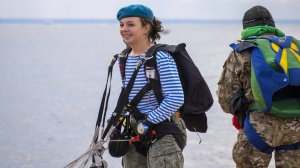 День Воздушно-десантных войск в Санкт-Петербурге. Прыжки парашютистов на берег Финского залива