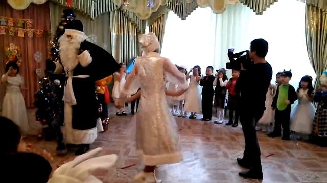 Танец со Снегурочкой смотреть онлайн