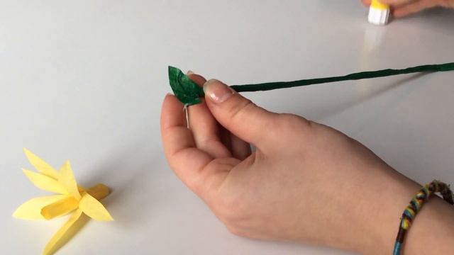 DIY Fleur de narcisse en papier. Make a flower of narcissus. смотреть онлайн