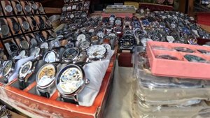 Барахолка Вернисаж Москва нашли много часов. Измайлово