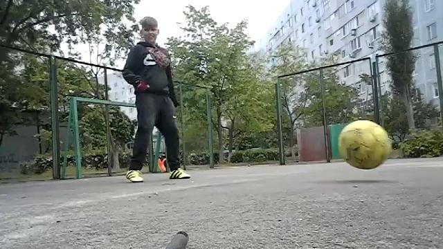 Бьём по воротам. смотреть онлайн