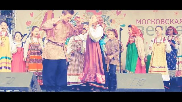 Возле тихого Дуная добрый моллодец гуляет... Песня донских казаков "Близко к Дону"