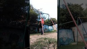 УПАЛ С КАЧЕЛИ НА БОЛЬШОЙ СКОРОСТИ