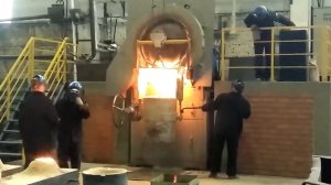 Первая плавка и разлив новой 2-х тонной индукционной печи