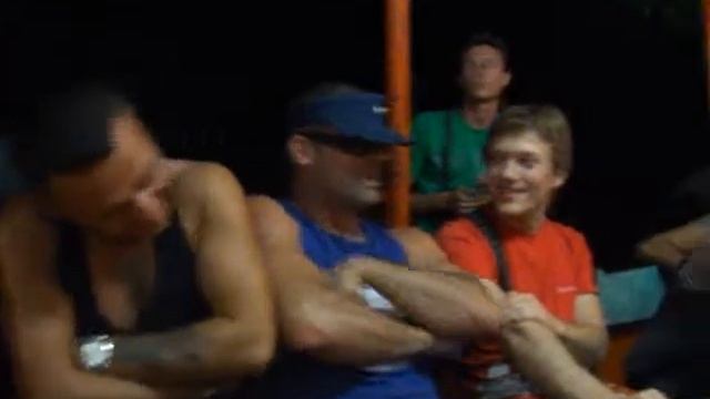 Индия, ГОА, Чапора, джус центр, вечер .avi смотреть онлайн