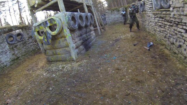 Пейнтбол 6 игроков против 25 игроков! смотреть онлайн