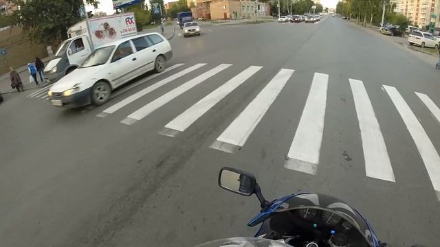 Летний день с Yamaha YZF600 смотреть онлайн