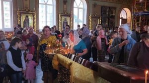 Прихожане поют на Запричастном стихе