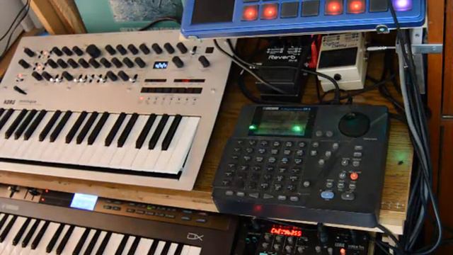 YAMAHA Reface DX, KORG Minilogue, Volca FM, Electribe 2 et BOSS DR-5 смотреть онлайн