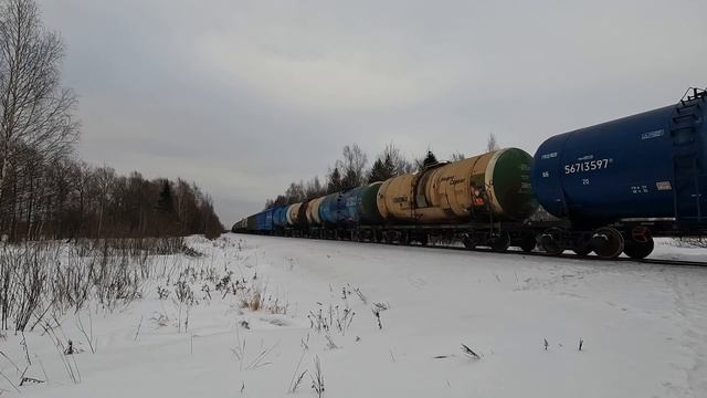 Железная дорога. Тепловоз 2ТЭ116УД-012 с грузовым поездом. смотреть онлайн