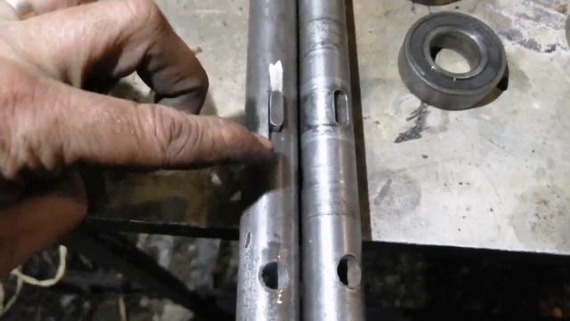Ремонт редуктора культиватора Викинг hb585. Самодельный вал на привод редуктора. смотреть онлайн