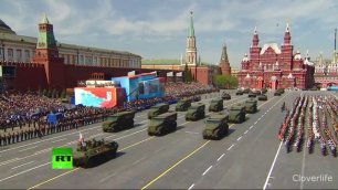 Обама смотрит парад в Москве