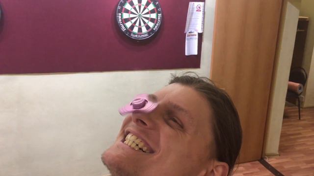 Смайл крутит спинер на носу смотреть онлайн