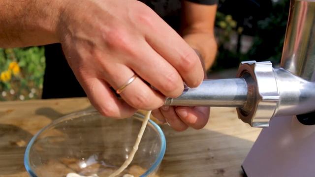 Домашние колбаски для гриля из свинины и курицы смотреть онлайн