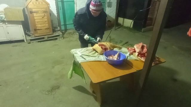 Разделка на куски свиной туши для копчения. смотреть онлайн