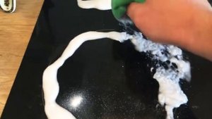 Чистим плиту содой