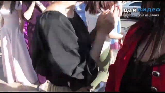 Девушка ловит второй раз букет,но не может выйти замуж смотреть онлайн