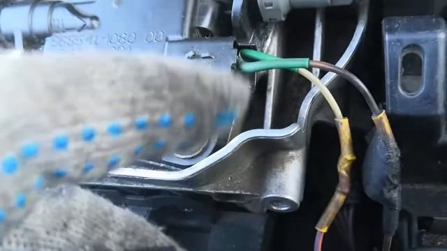 Замена разъёма подогрева топливного фильтра Ford Kuga I дизель смотреть онлайн