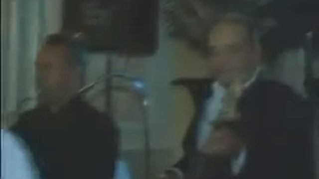 Wedding request - Dad has to get the git box out смотреть онлайн