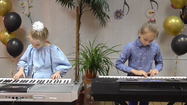 Сушилина Диана, Масленникова Светлана. Рус. нар. песня "Я на горку шла" смотреть онлайн