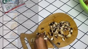 Что приготовить из шампиньонов? Простой рецепт вкусного грибного соуса в сметане за 20 минут