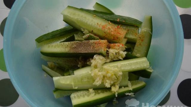 Острый корейский салат с огурцами